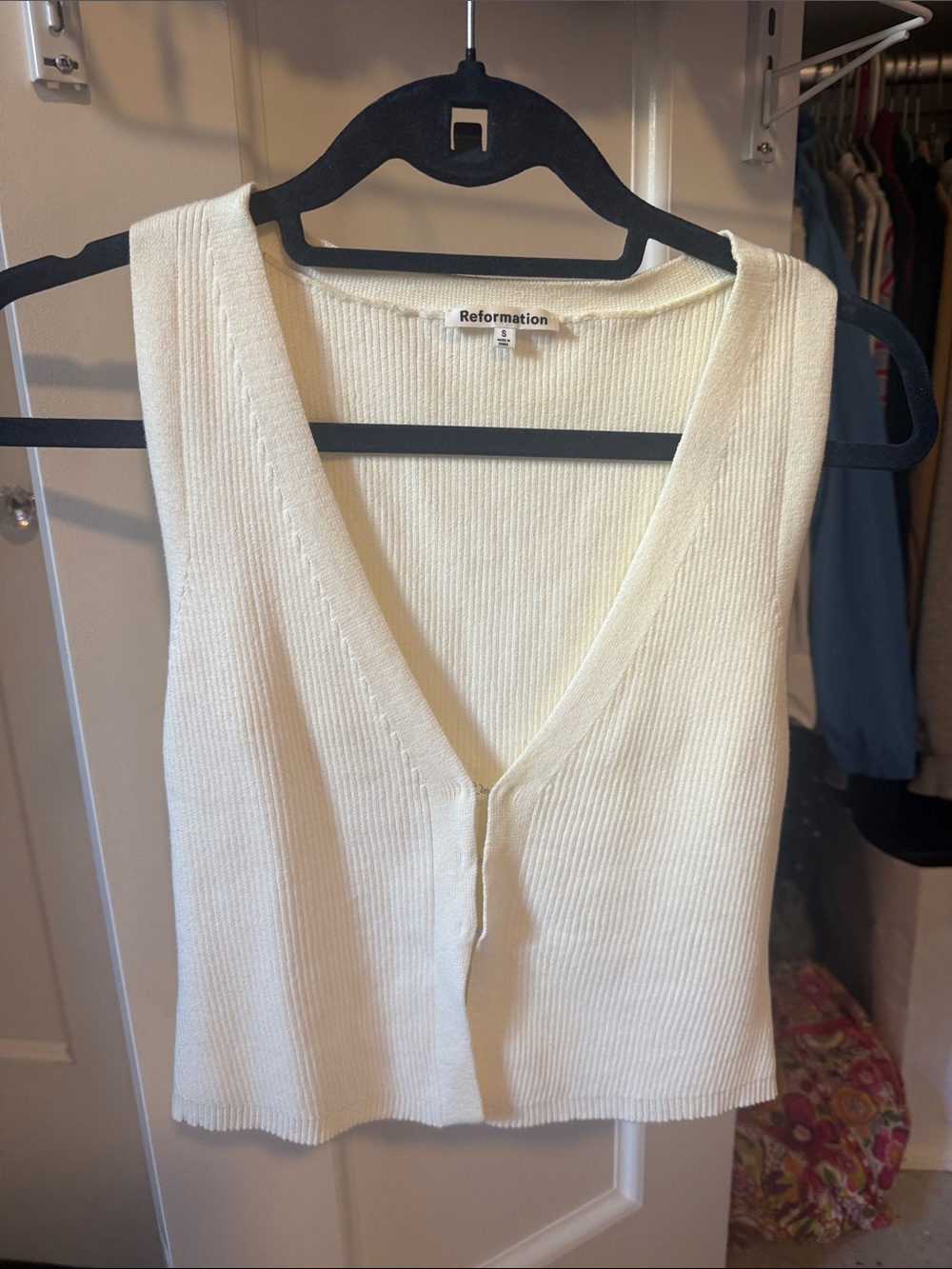Reformation Cream Ribbed V-Neck Cropped Knit Tank